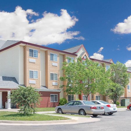 Days Inn & Suites By Wyndham Hutchinson Zewnętrze zdjęcie