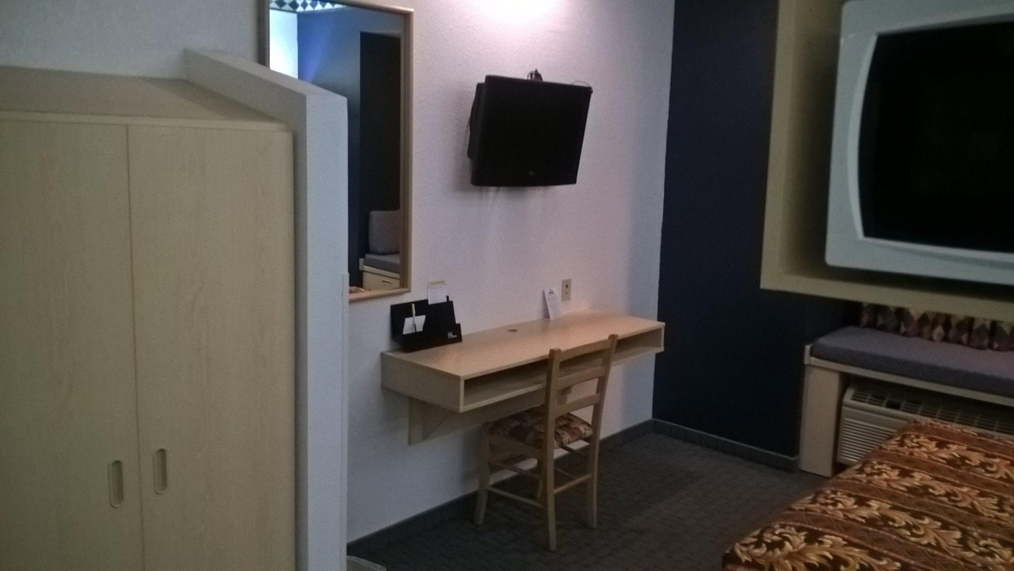Days Inn & Suites By Wyndham Hutchinson Zewnętrze zdjęcie