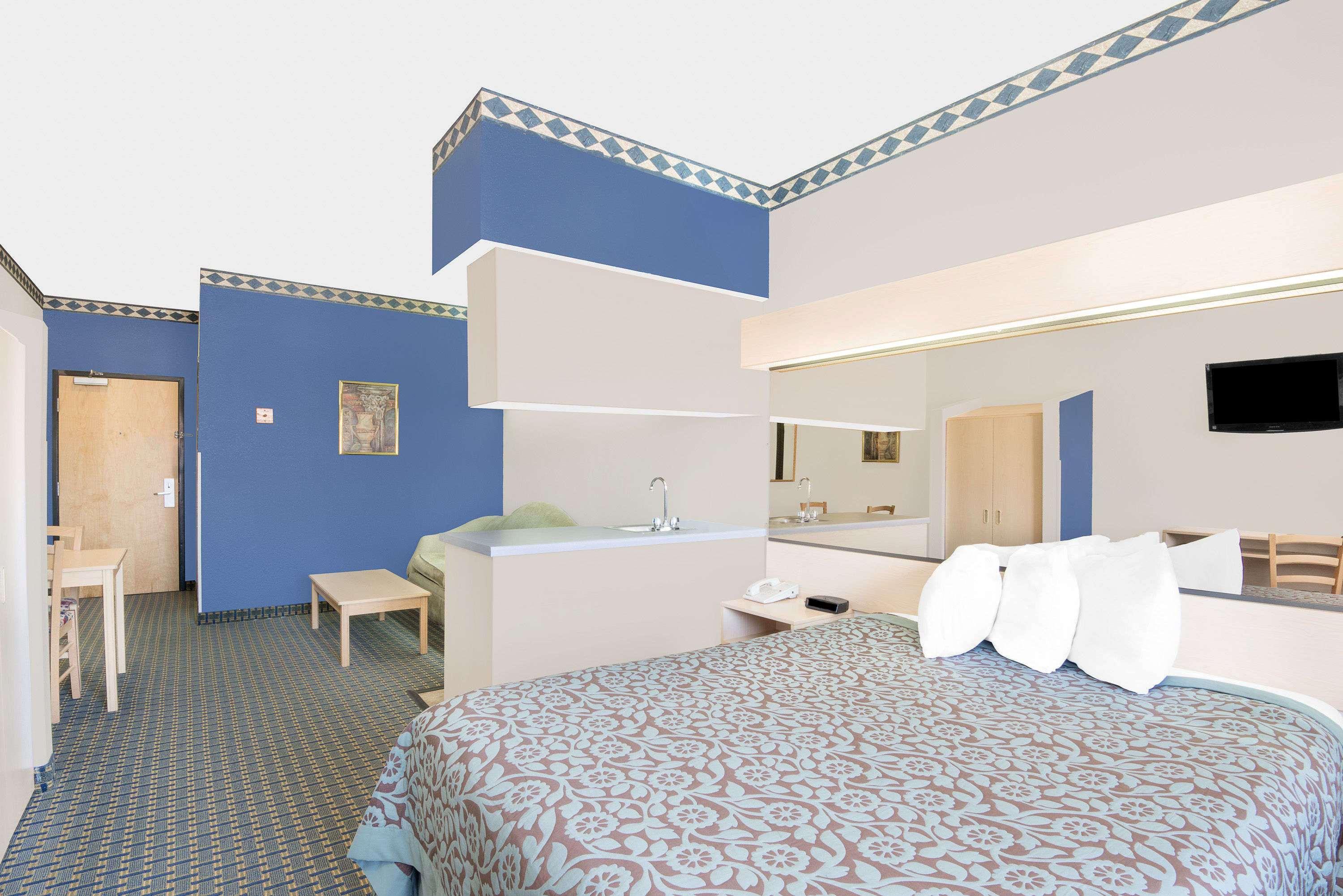 Days Inn & Suites By Wyndham Hutchinson Zewnętrze zdjęcie