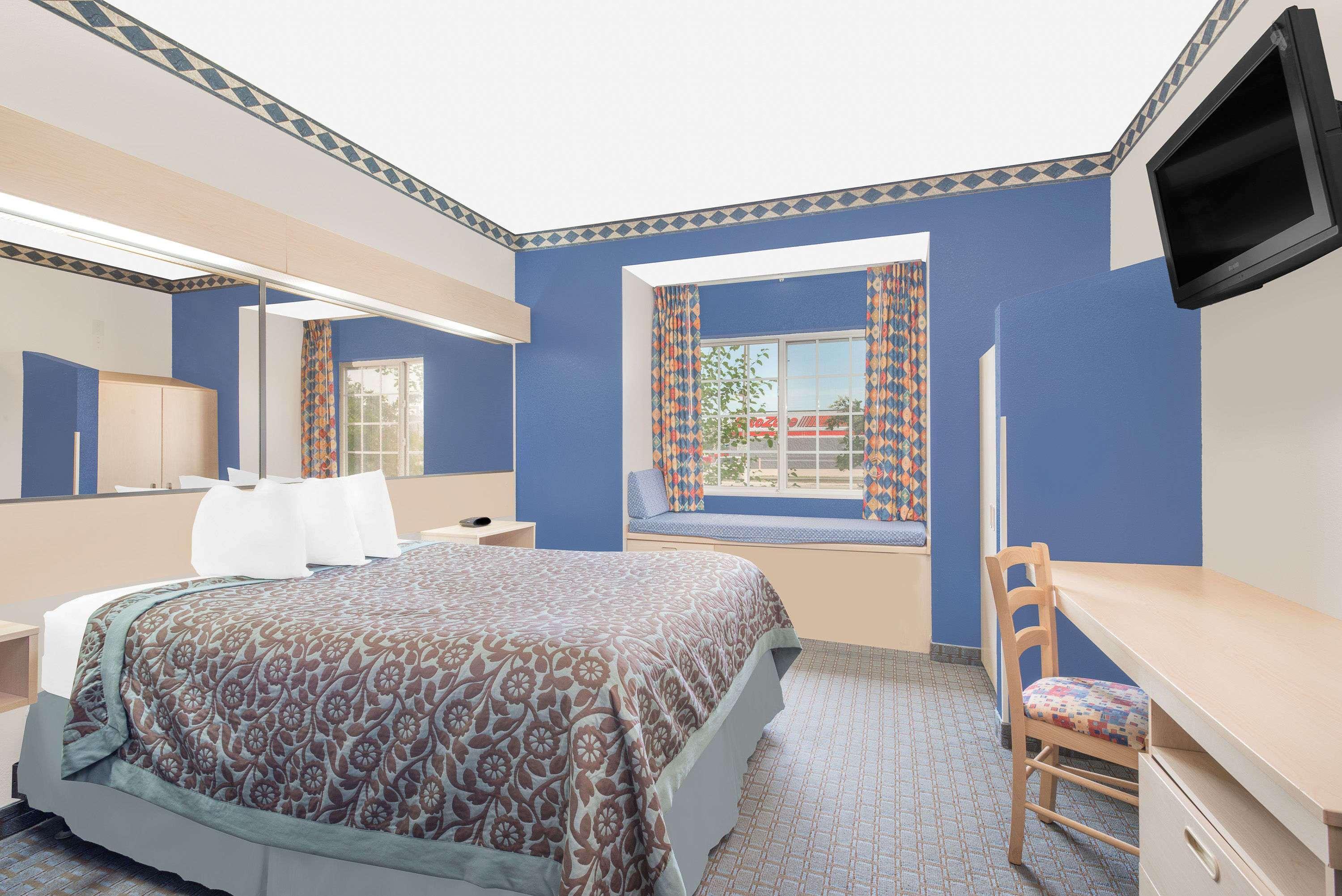 Days Inn & Suites By Wyndham Hutchinson Zewnętrze zdjęcie