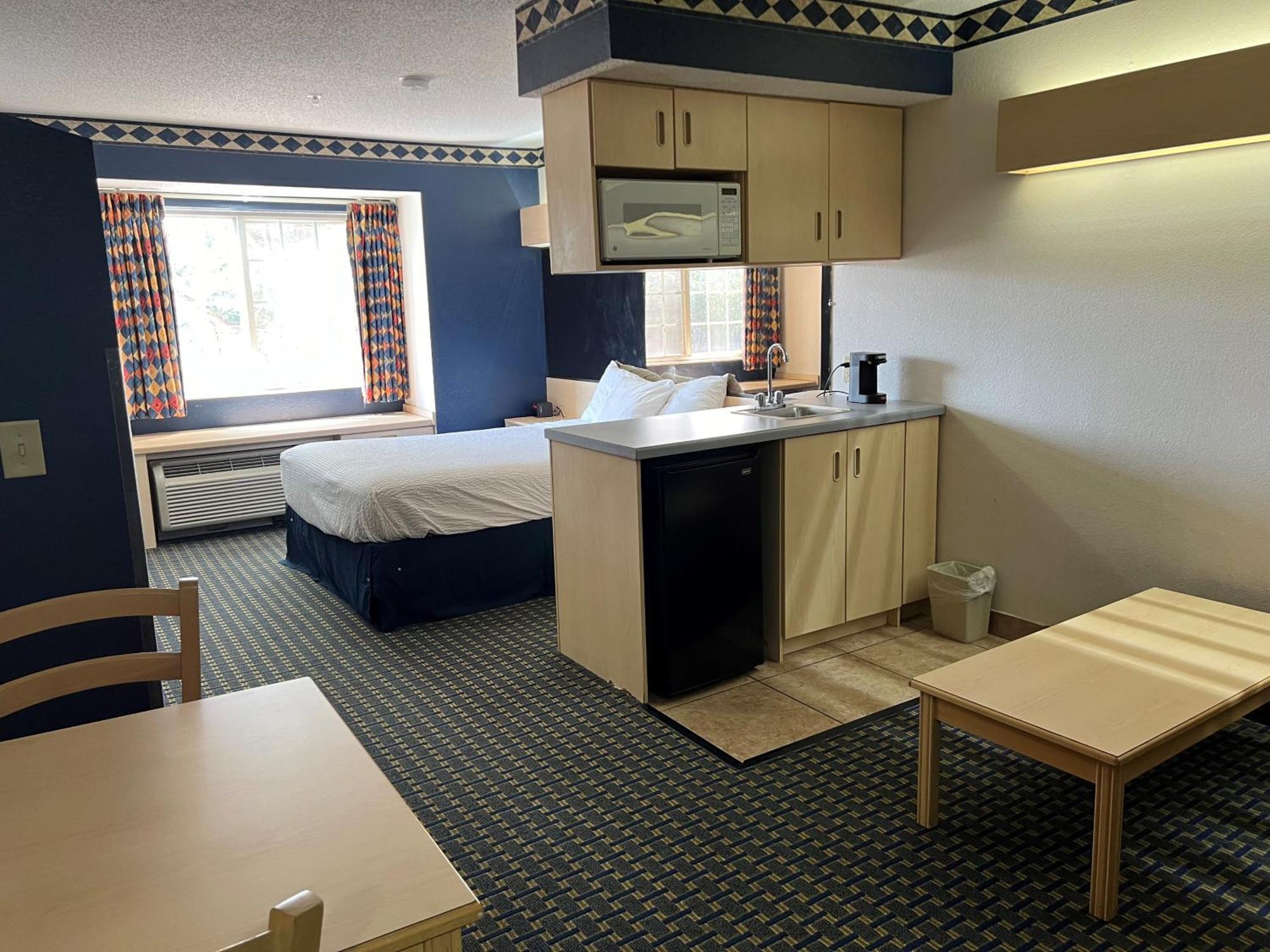 Days Inn & Suites By Wyndham Hutchinson Zewnętrze zdjęcie