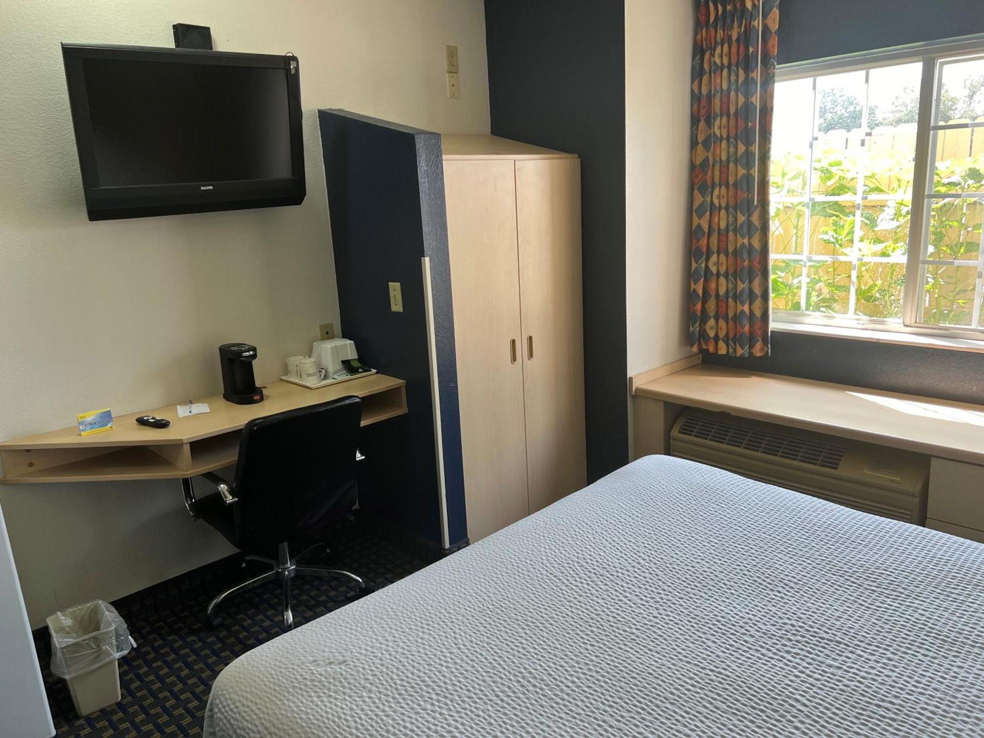Days Inn & Suites By Wyndham Hutchinson Zewnętrze zdjęcie