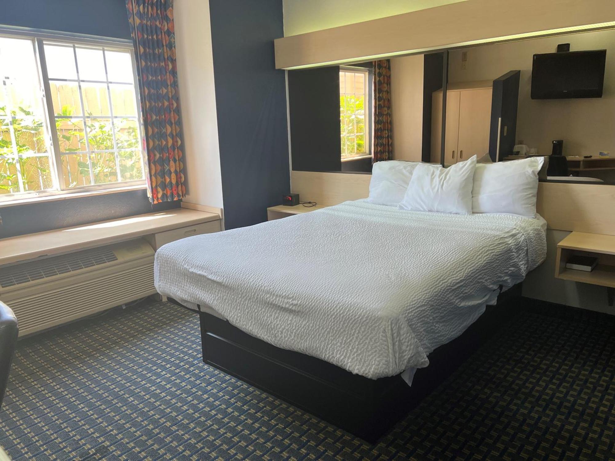 Days Inn & Suites By Wyndham Hutchinson Zewnętrze zdjęcie