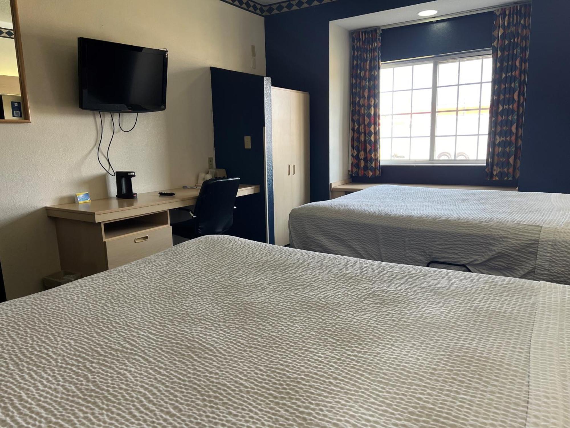 Days Inn & Suites By Wyndham Hutchinson Zewnętrze zdjęcie