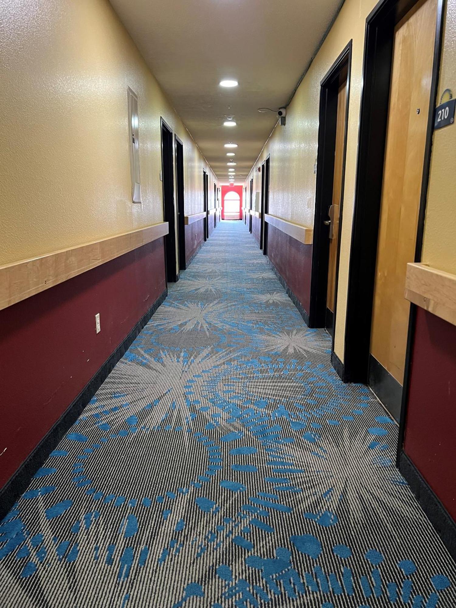 Days Inn & Suites By Wyndham Hutchinson Zewnętrze zdjęcie