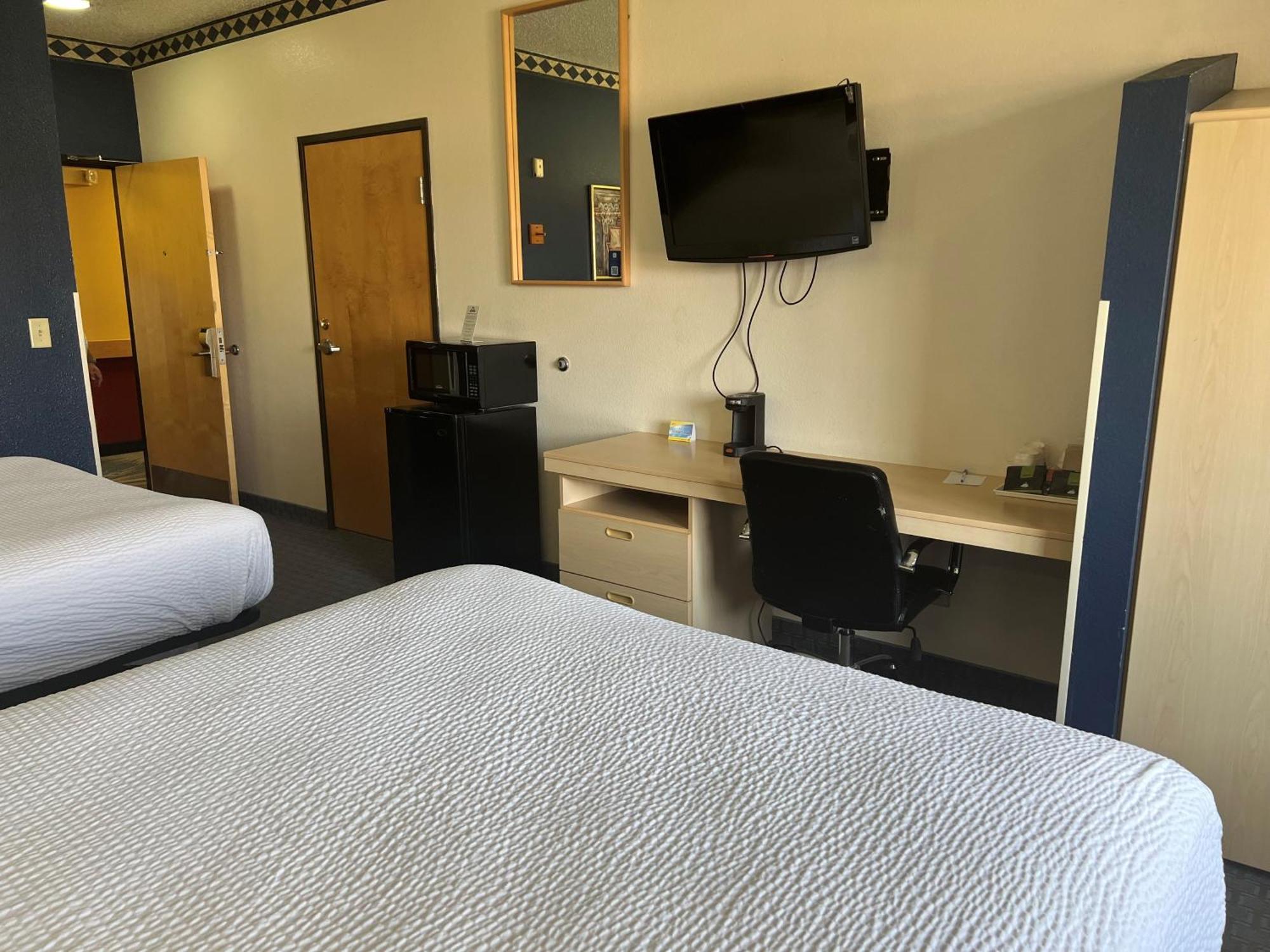 Days Inn & Suites By Wyndham Hutchinson Zewnętrze zdjęcie