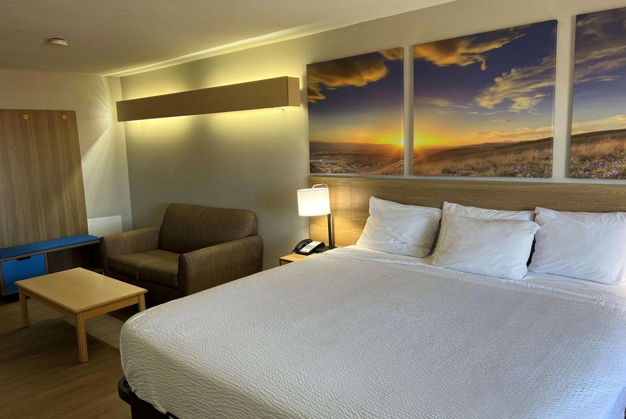 Days Inn & Suites By Wyndham Hutchinson Zewnętrze zdjęcie