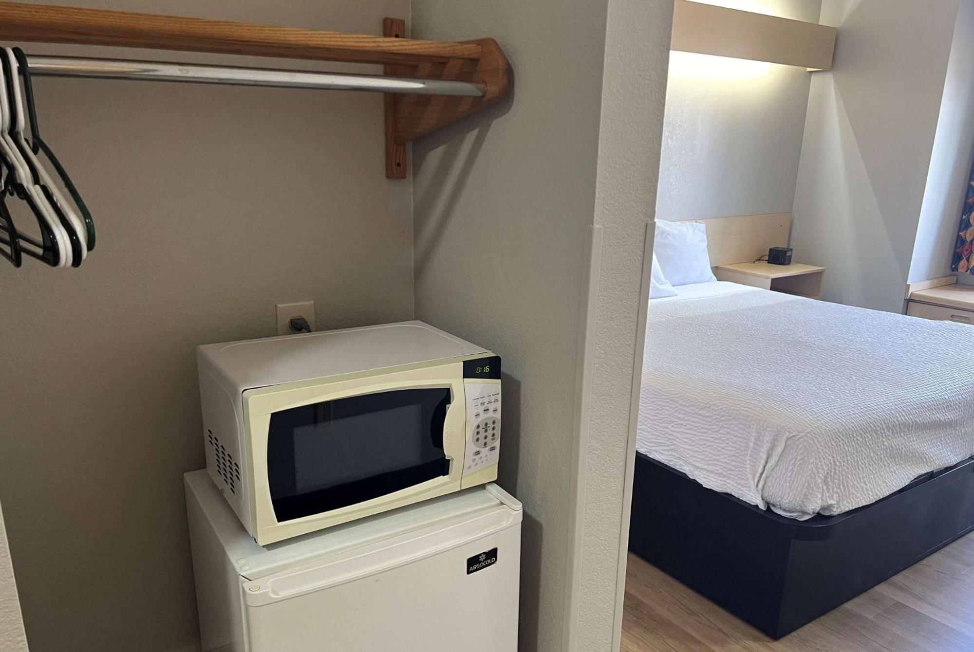 Days Inn & Suites By Wyndham Hutchinson Zewnętrze zdjęcie