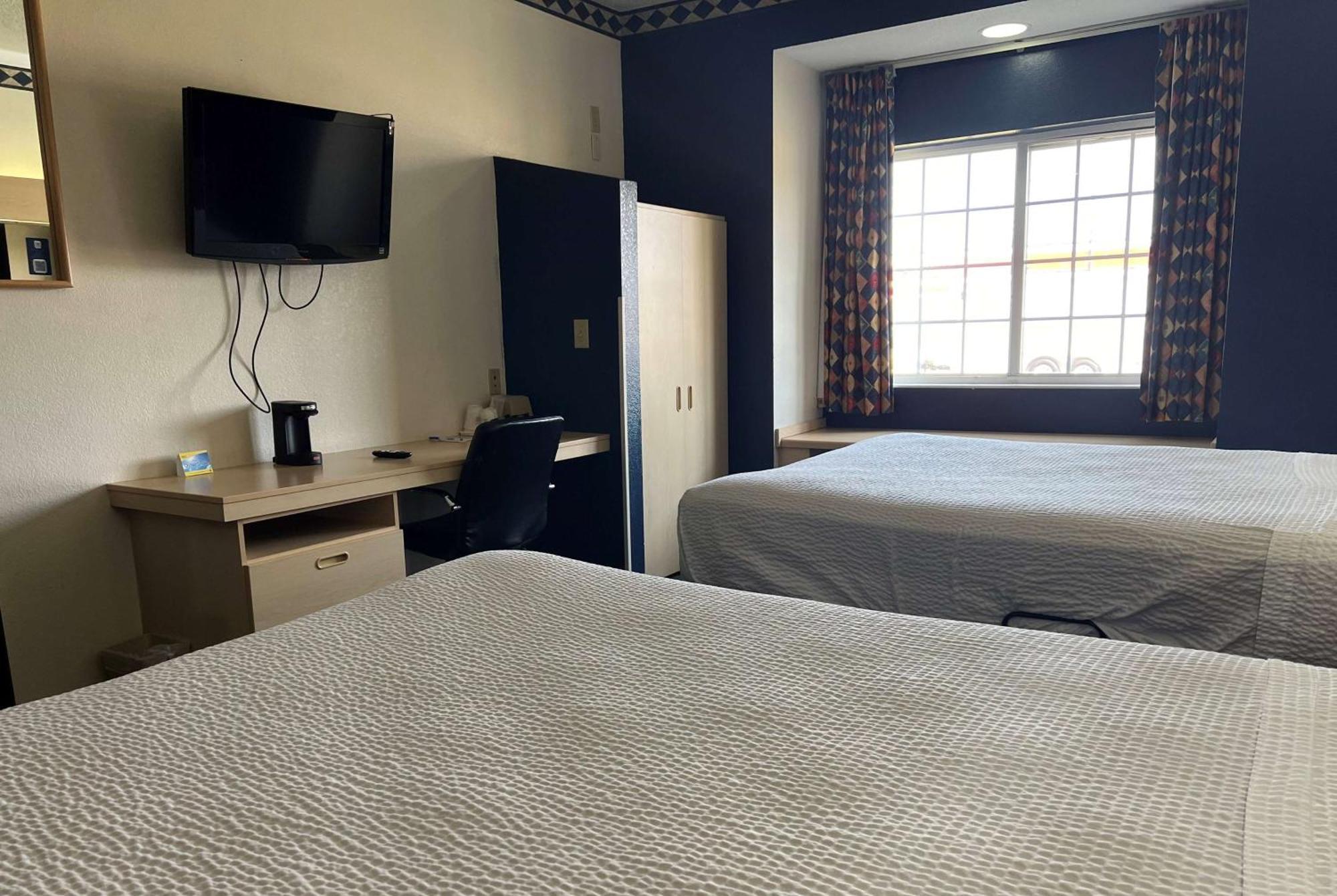 Days Inn & Suites By Wyndham Hutchinson Zewnętrze zdjęcie