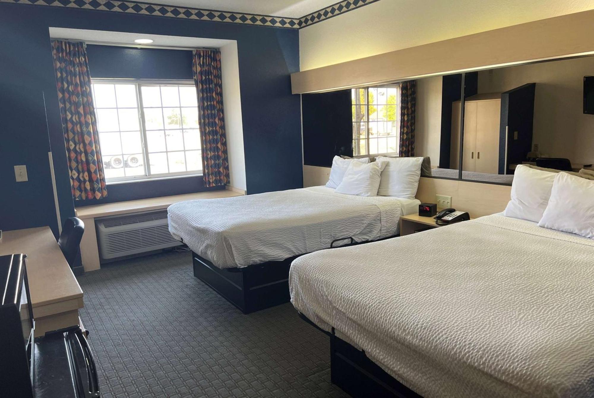 Days Inn & Suites By Wyndham Hutchinson Zewnętrze zdjęcie