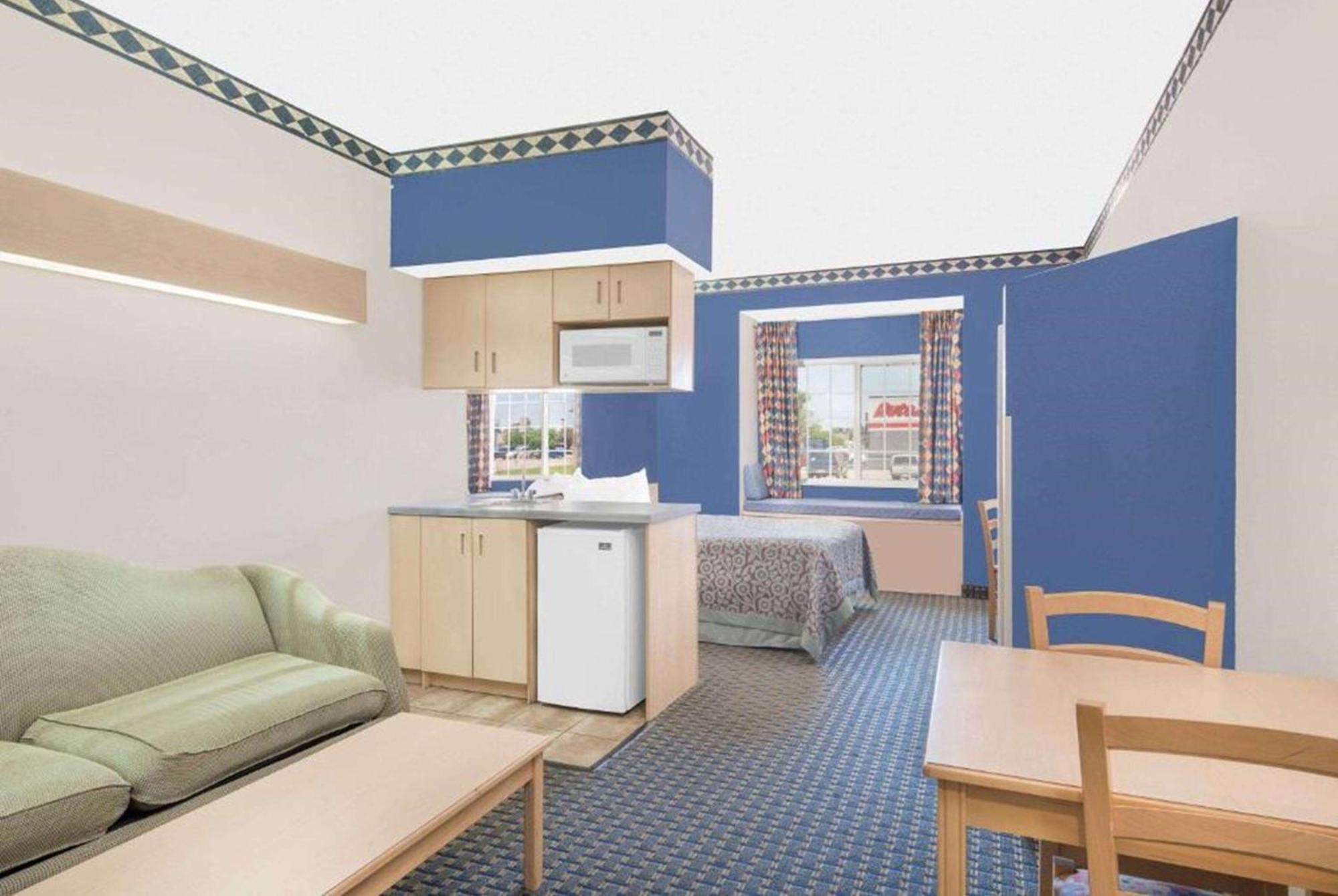 Days Inn & Suites By Wyndham Hutchinson Zewnętrze zdjęcie