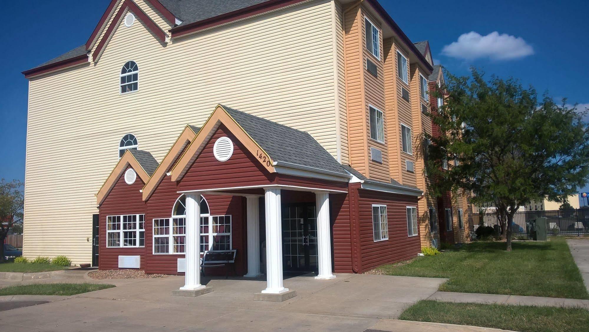 Days Inn & Suites By Wyndham Hutchinson Zewnętrze zdjęcie